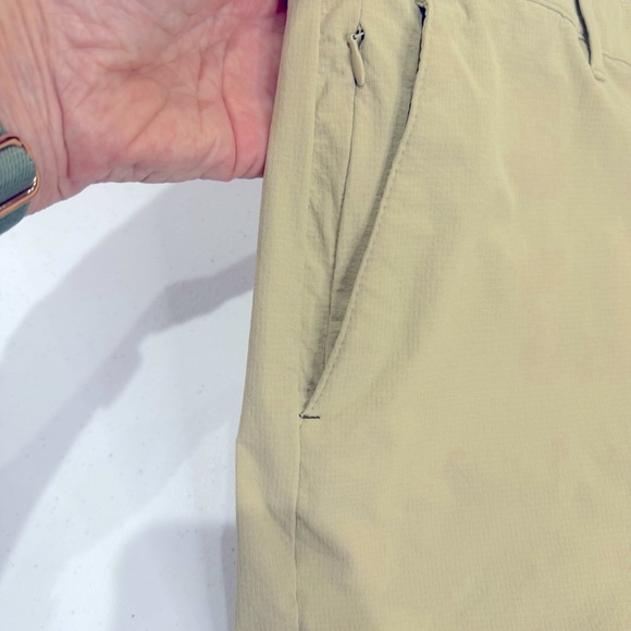 Tommy Bahama Chip Shot Shorts Tan Golf Performance 10-inch Men’s Size 36 - Picture 3 of 14